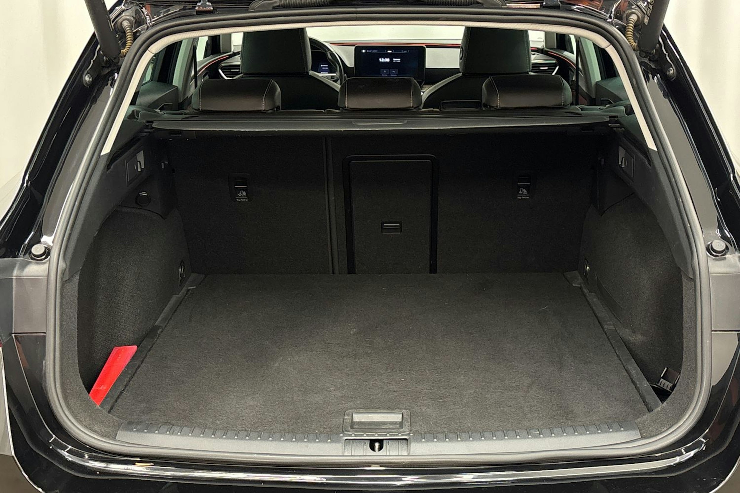 Musta SEAT LEON SPORTSTOURER 2022 kuva 24.