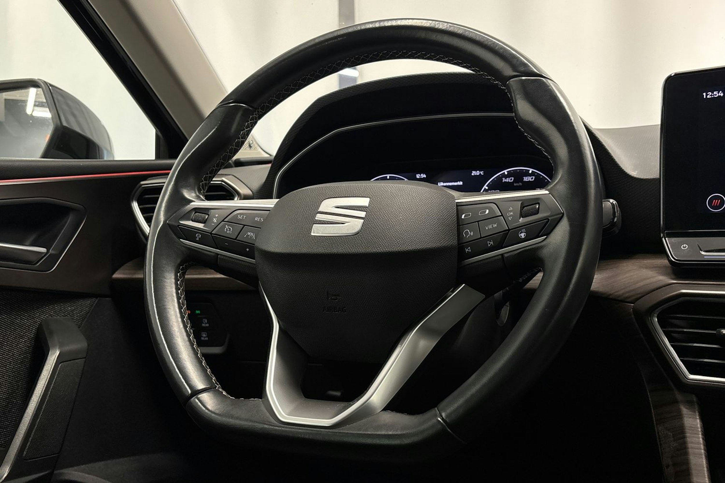 Musta SEAT LEON SPORTSTOURER 2022 kuva 28.