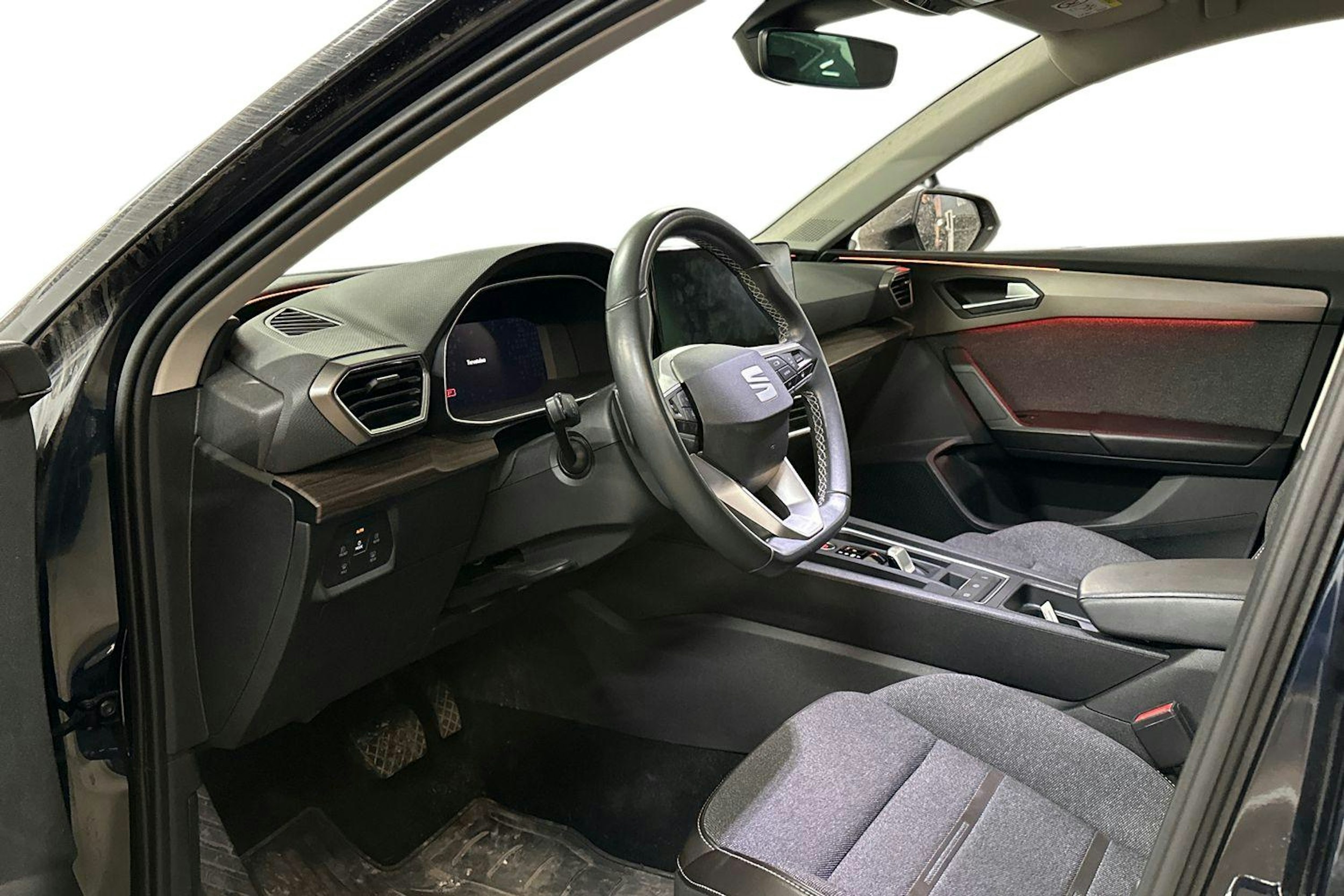 sininen SEAT Leon Sportstourer 2022 kuva 3.