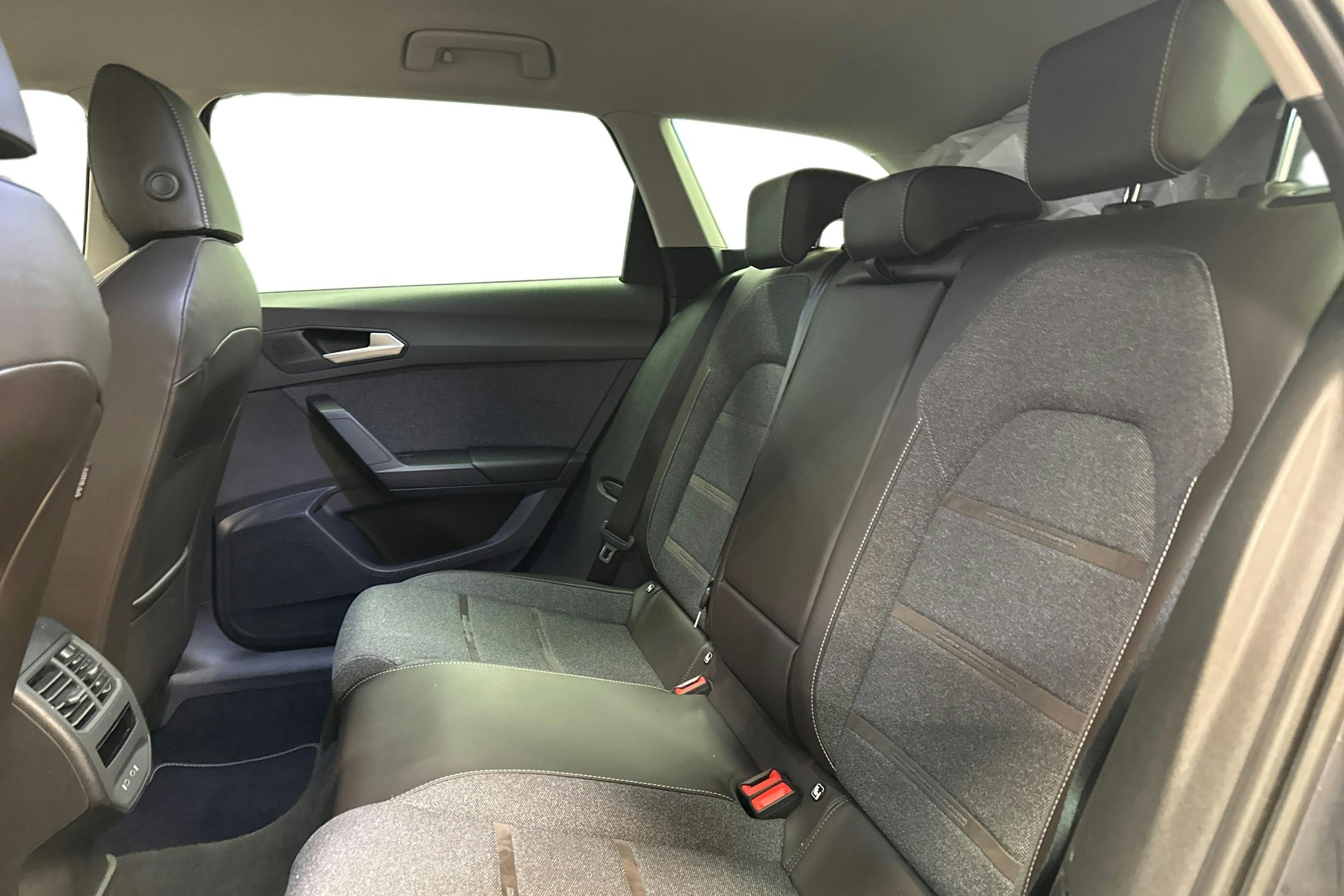 met. harmaa SEAT Leon Sportstourer 2022 kuva 10.