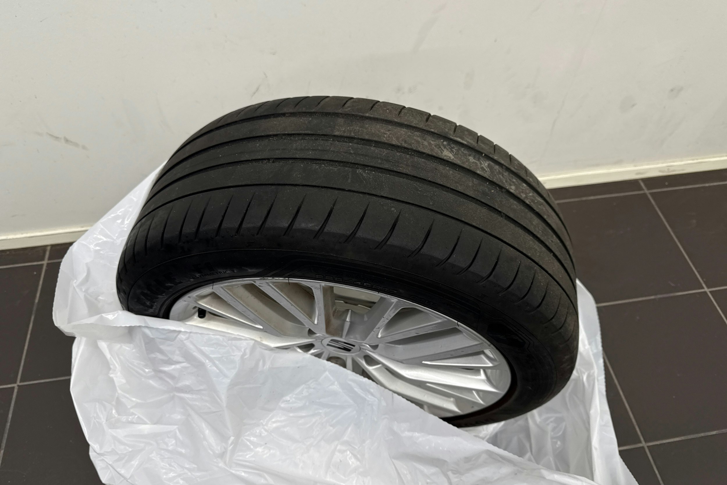 met. harmaa SEAT Leon Sportstourer 2022 kuva 13.