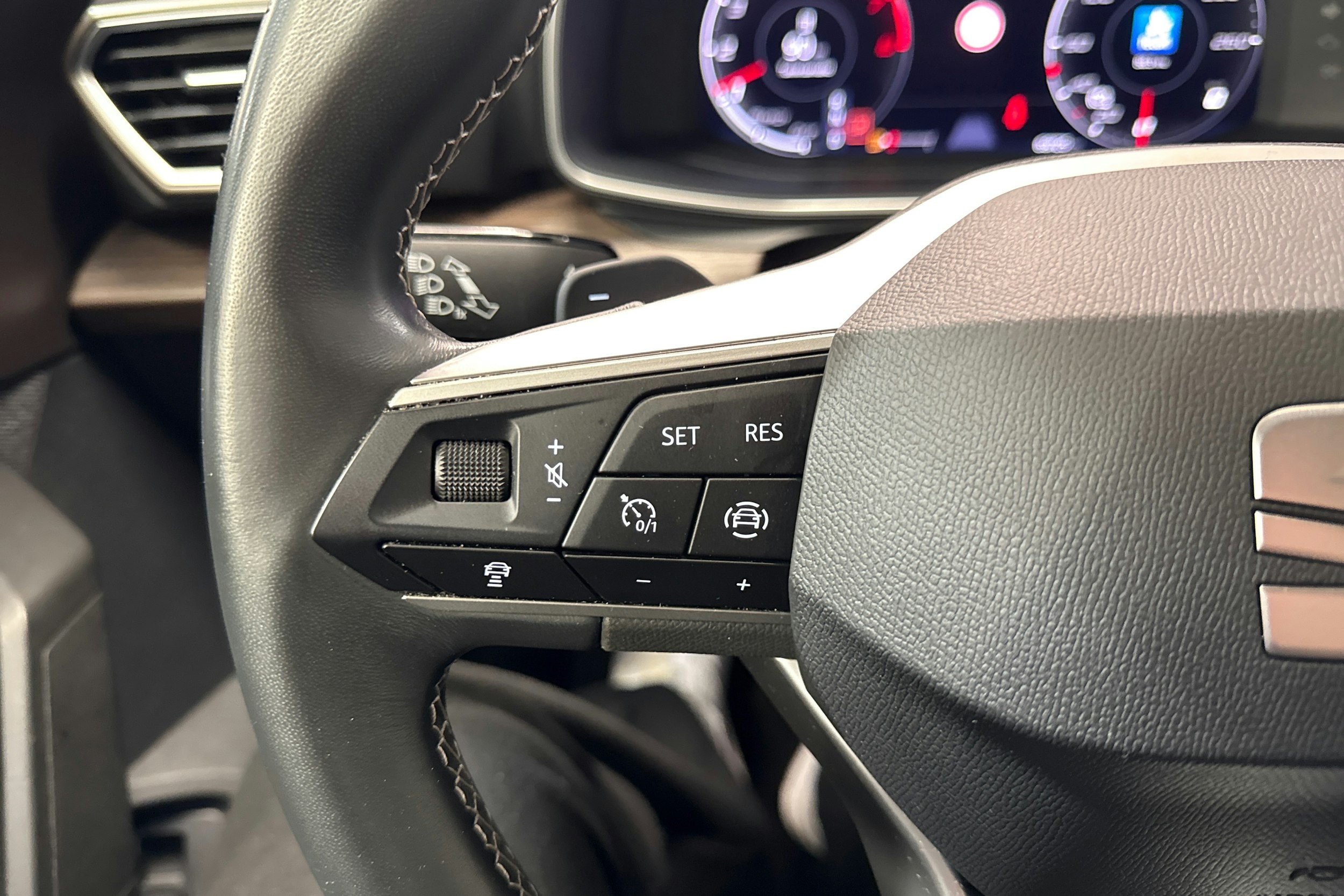 met. harmaa SEAT Leon Sportstourer 2022 kuva 16.