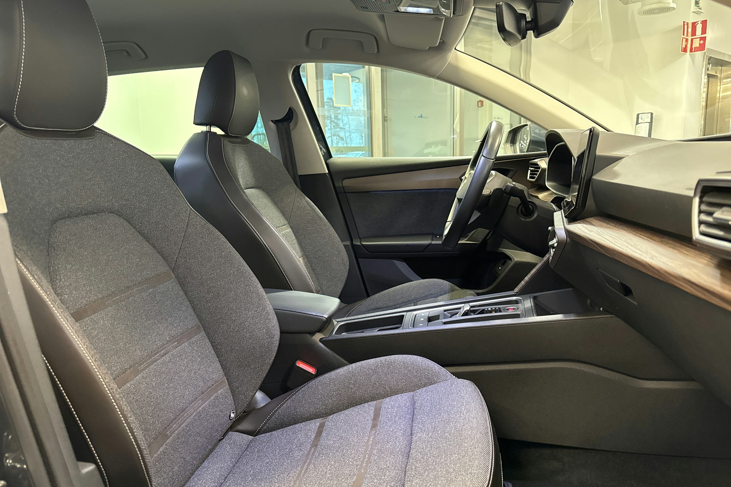 met. harmaa SEAT Leon Sportstourer 2022 kuva 22.