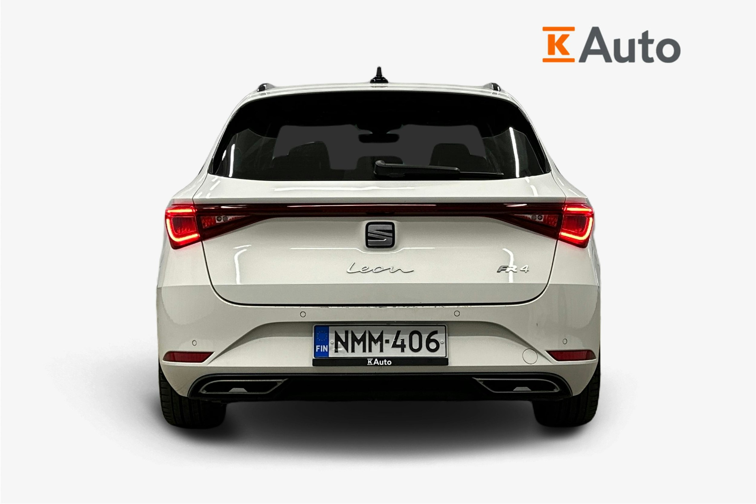 valkoinen SEAT Leon Sportstourer 2022 kuva 3.