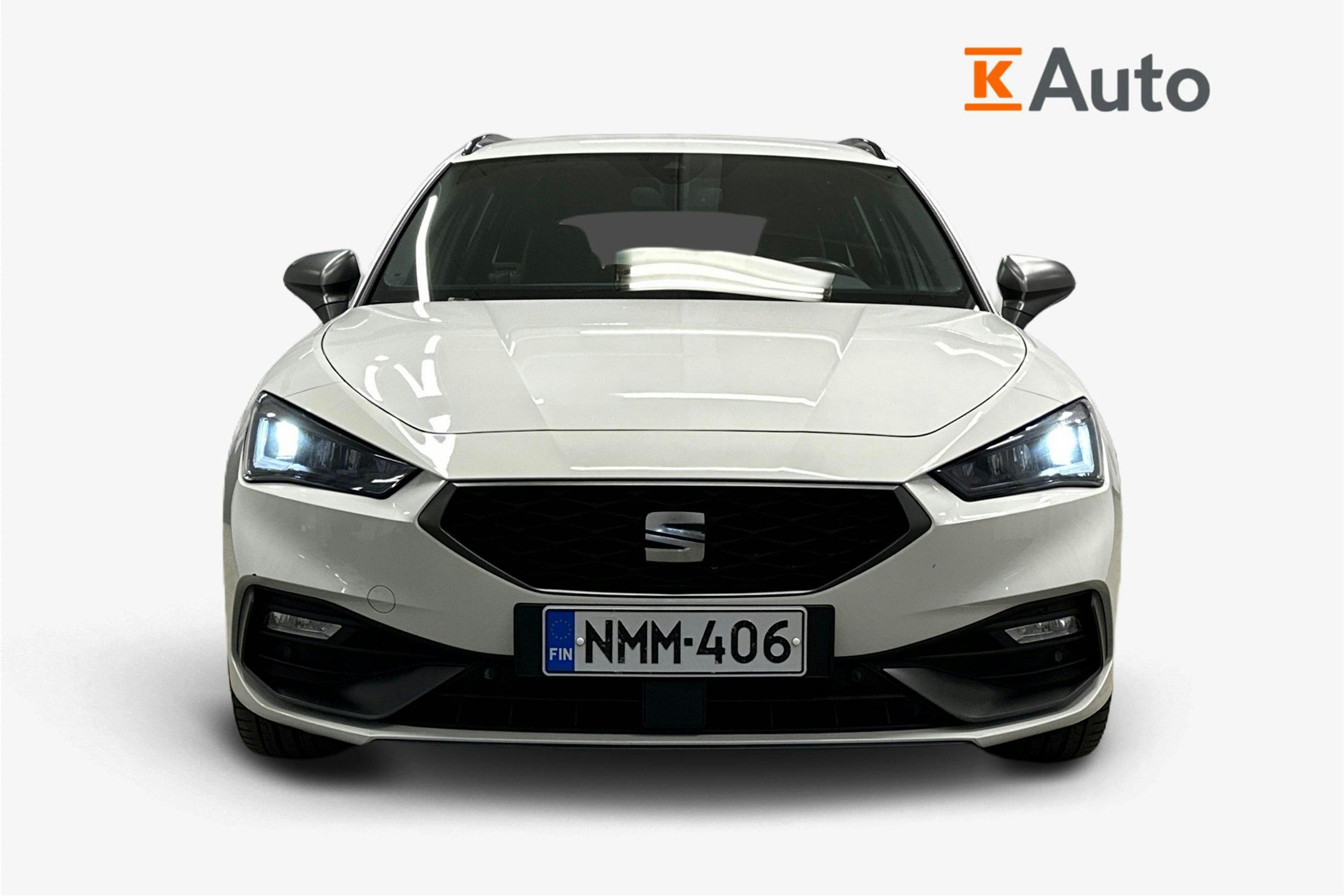 valkoinen SEAT Leon Sportstourer 2022 kuva 5.