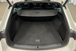 valkoinen SEAT Leon Sportstourer 2022 kuva 14.