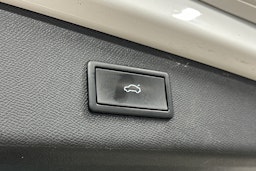 valkoinen SEAT Leon Sportstourer 2022 kuva 15.