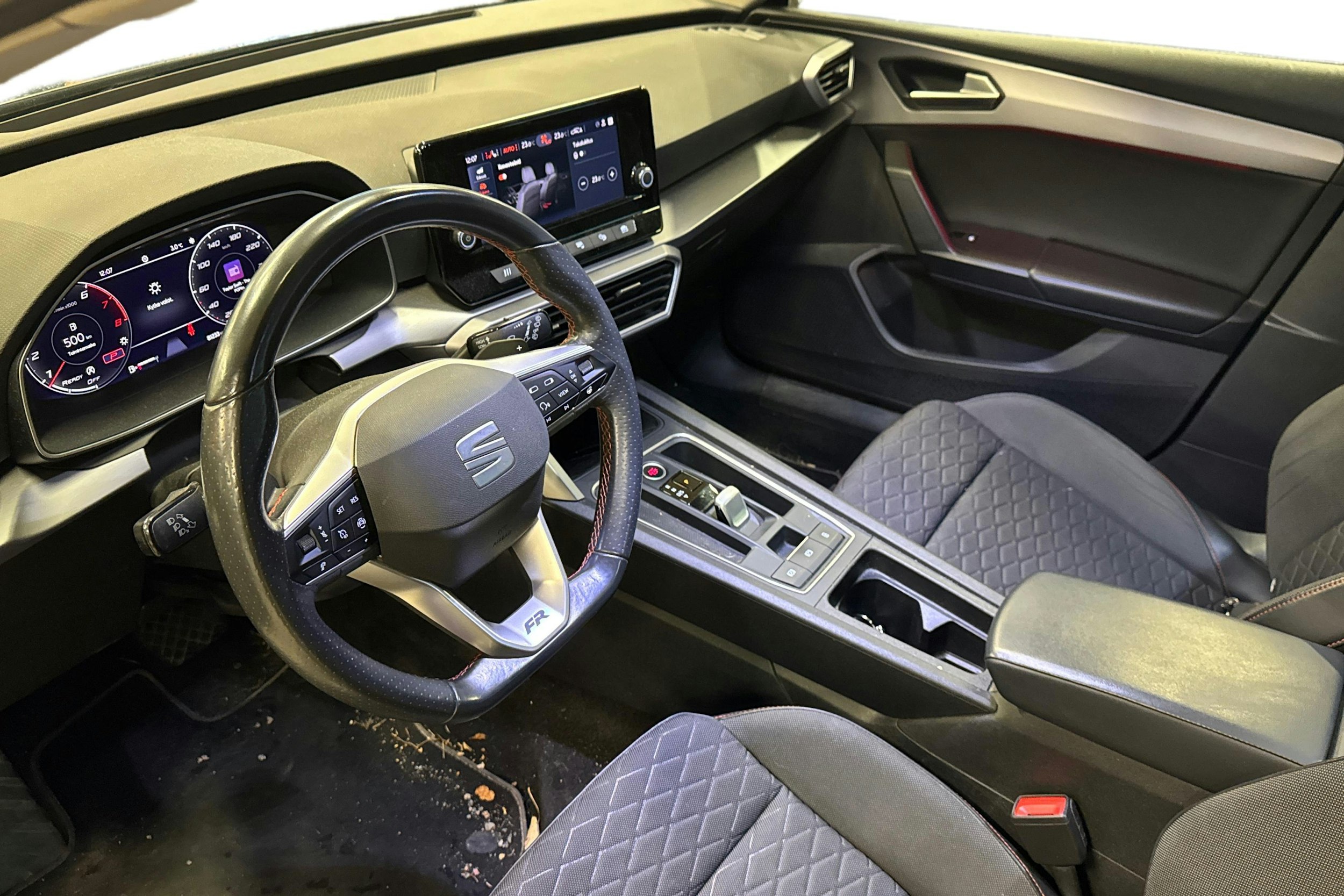 harmaa SEAT Leon Sportstourer 2022 kuva 3.