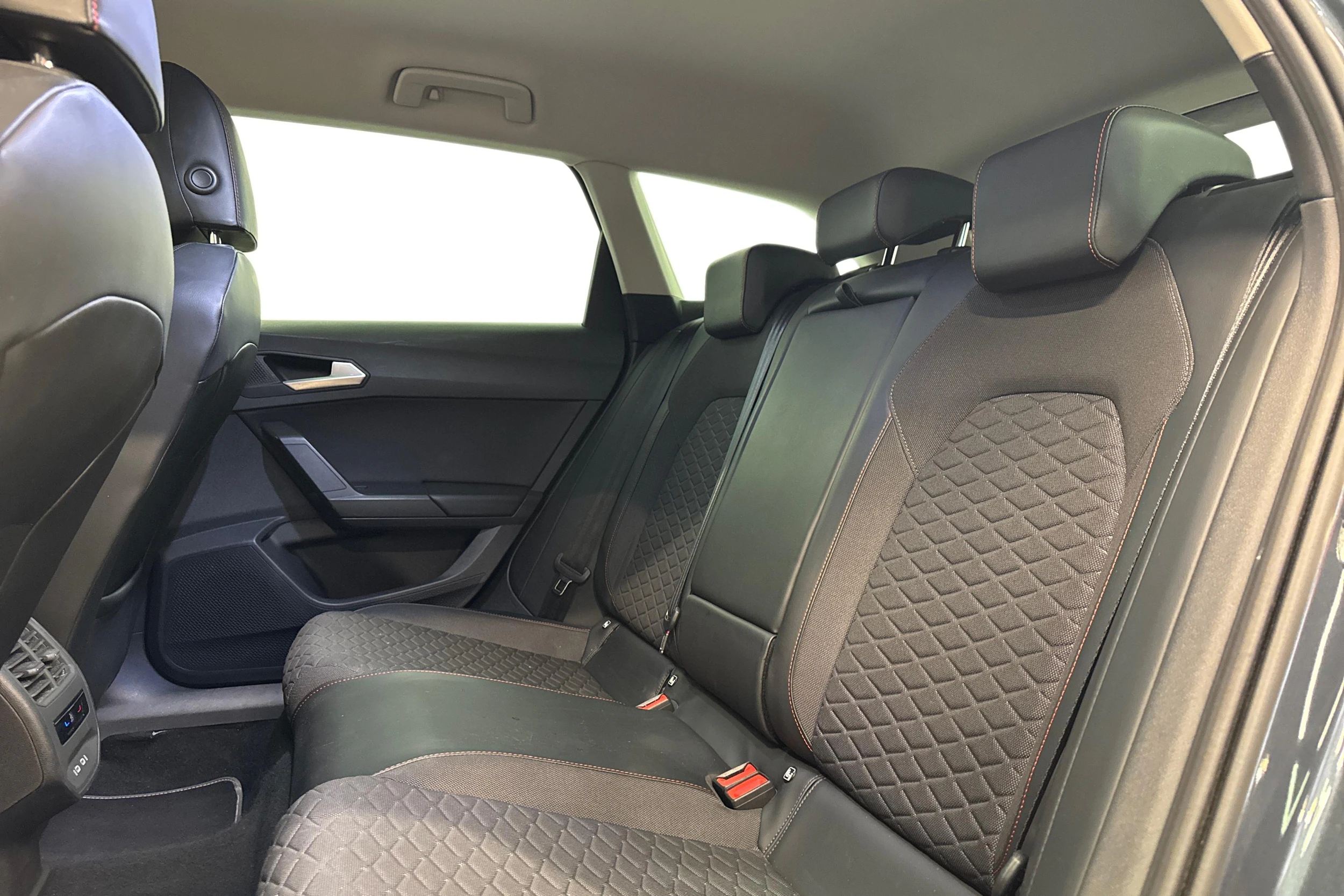 harmaa SEAT Leon Sportstourer 2022 kuva 8.