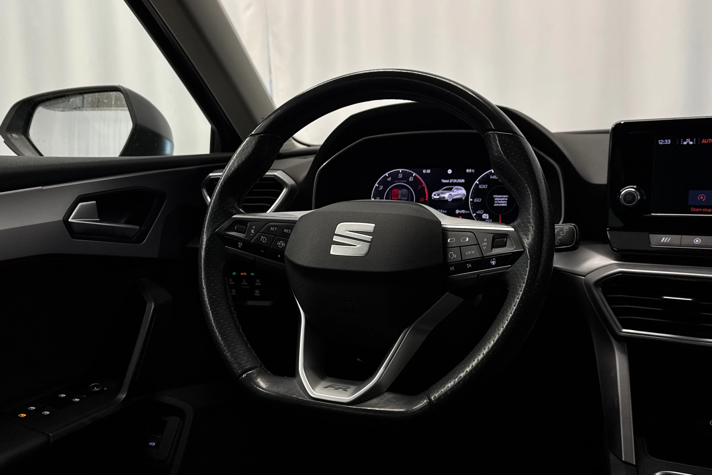 harmaa SEAT Leon Sportstourer 2022 kuva 13.