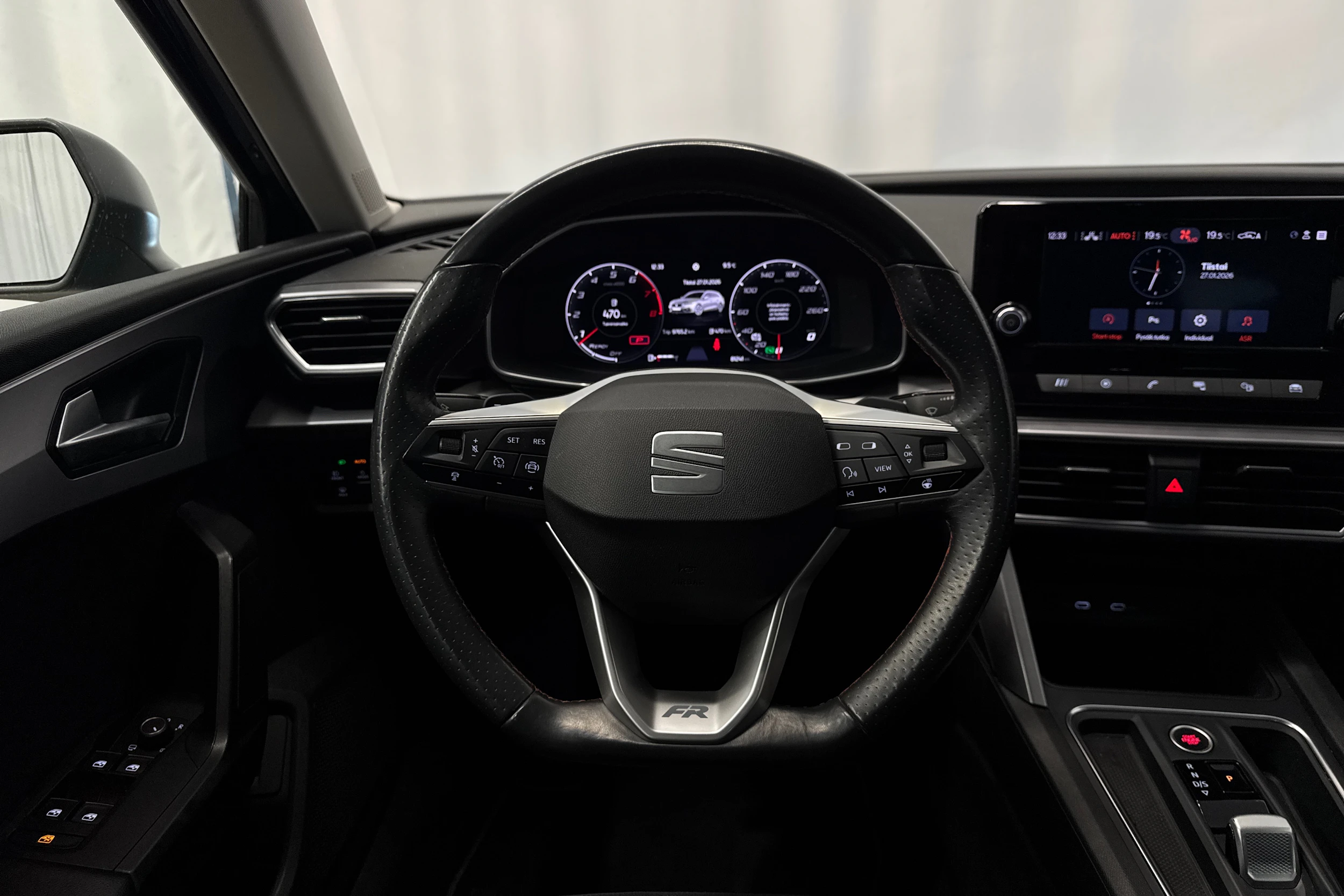 harmaa SEAT Leon Sportstourer 2022 kuva 14.