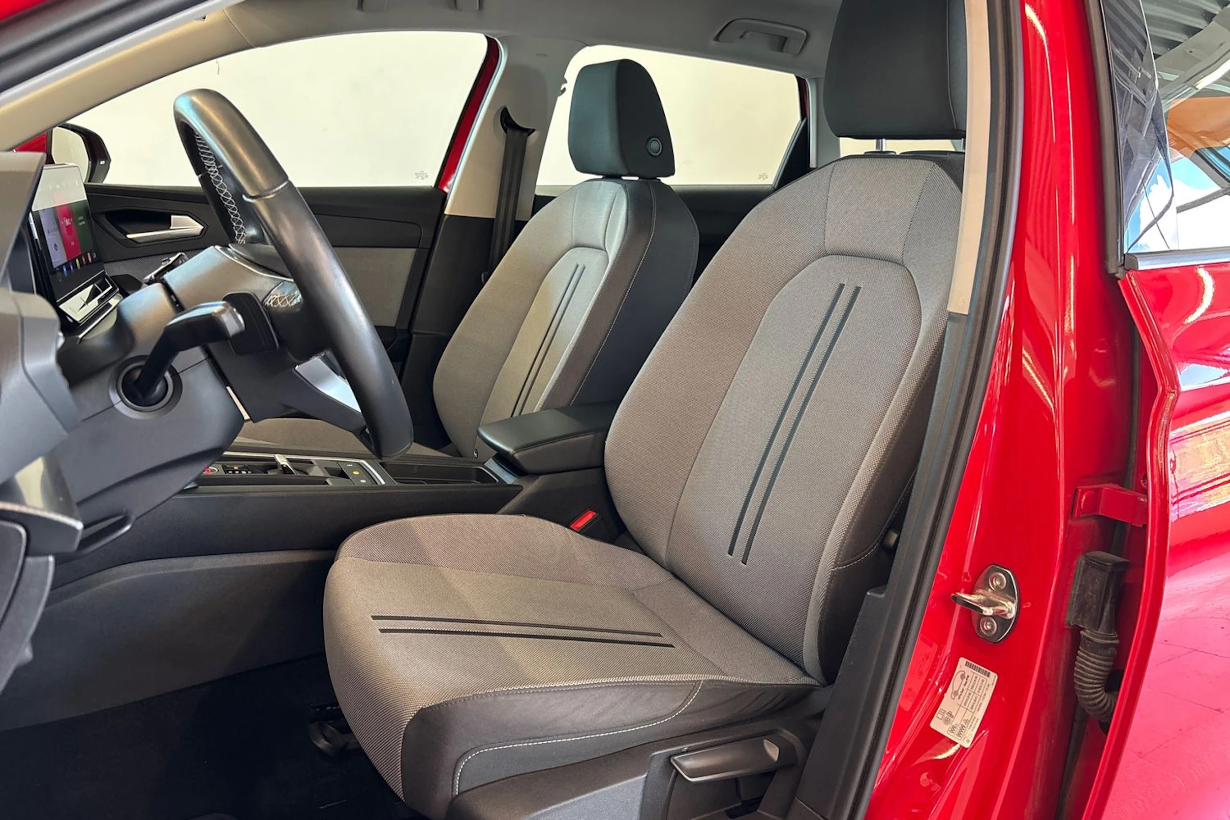 Punainen SEAT LEON SPORTSTOURER 2022 kuva 13.