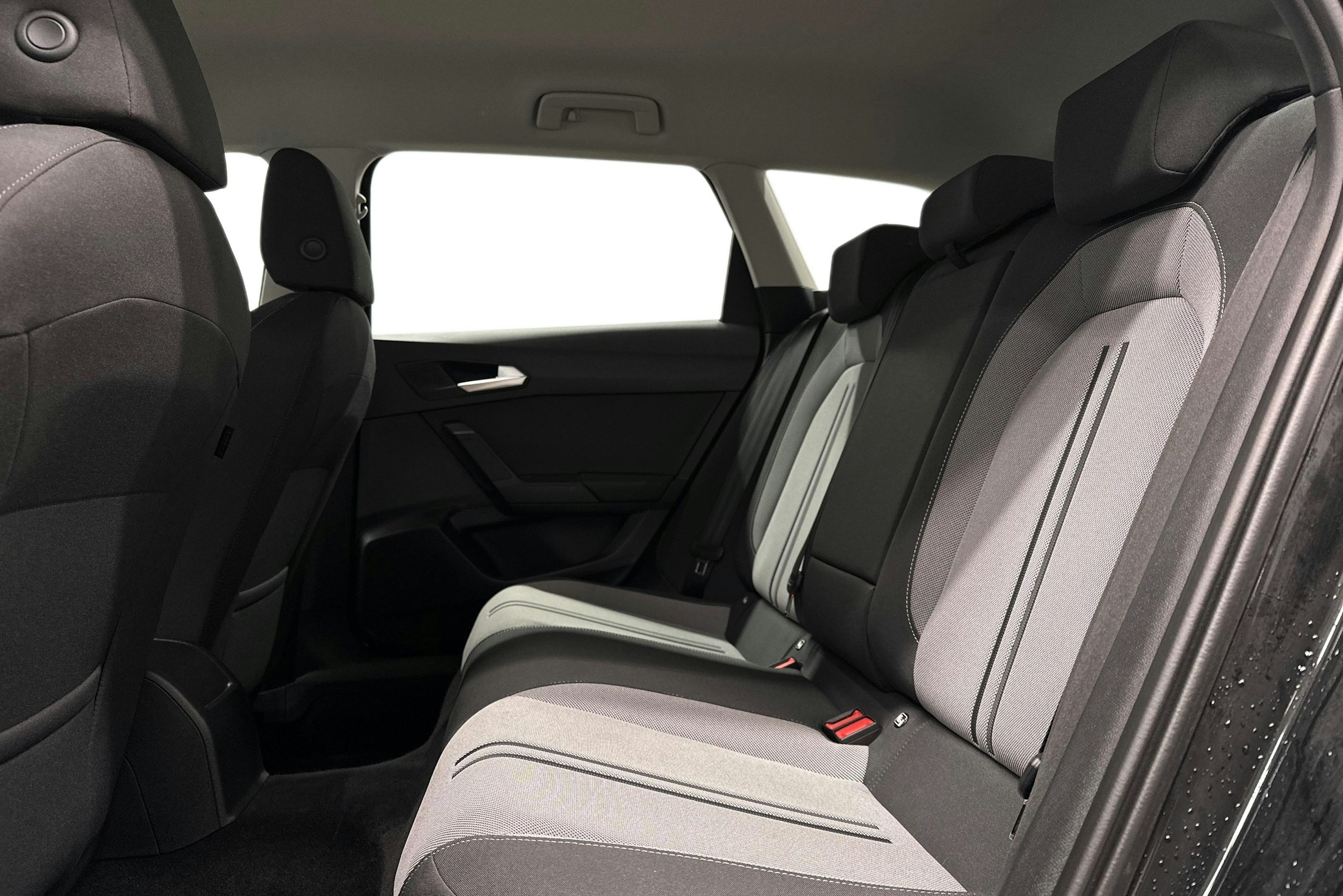 musta SEAT Leon Sportstourer 2023 kuva 10.