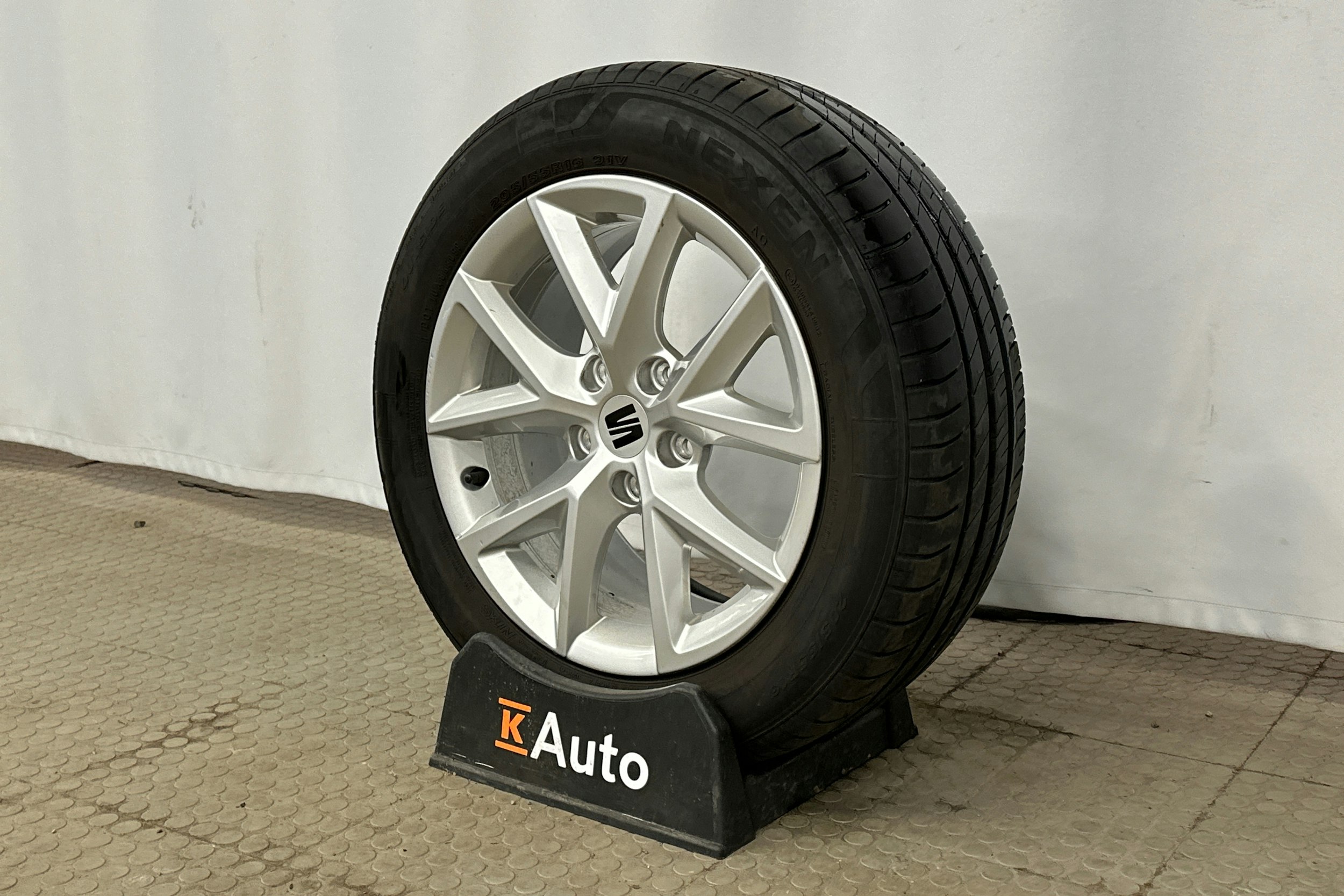 musta SEAT Leon Sportstourer 2023 kuva 13.