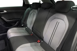 valkoinen SEAT Leon Sportstourer 2023 kuva 10.