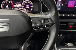 valkoinen SEAT Leon Sportstourer 2023 kuva 17.