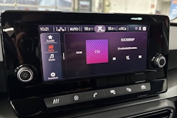 valkoinen SEAT Leon Sportstourer 2023 kuva 18.