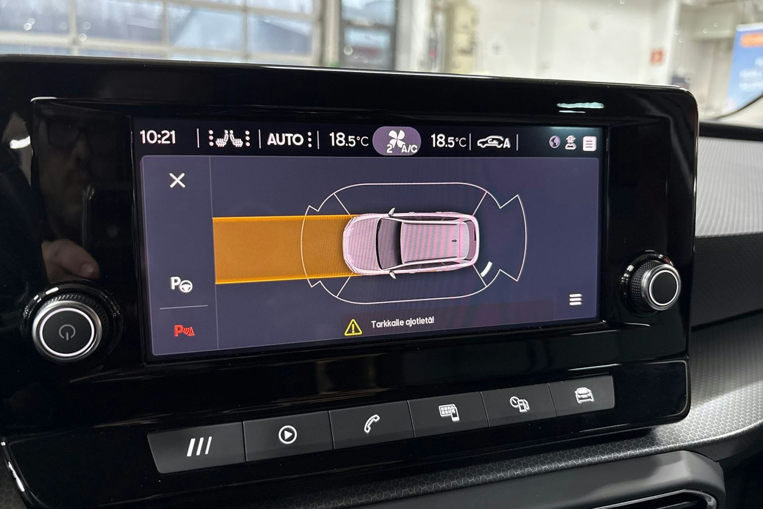 valkoinen SEAT Leon Sportstourer 2023 kuva 19.