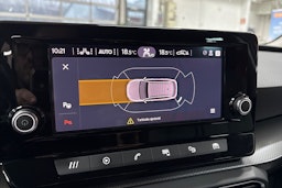 valkoinen SEAT Leon Sportstourer 2023 kuva 19.