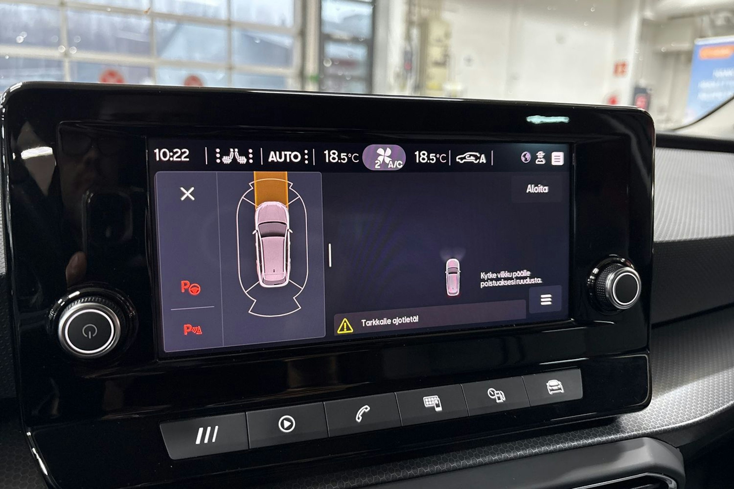 valkoinen SEAT Leon Sportstourer 2023 kuva 20.