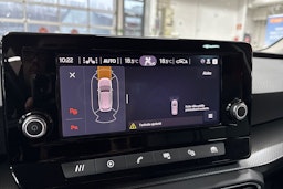 valkoinen SEAT Leon Sportstourer 2023 kuva 20.