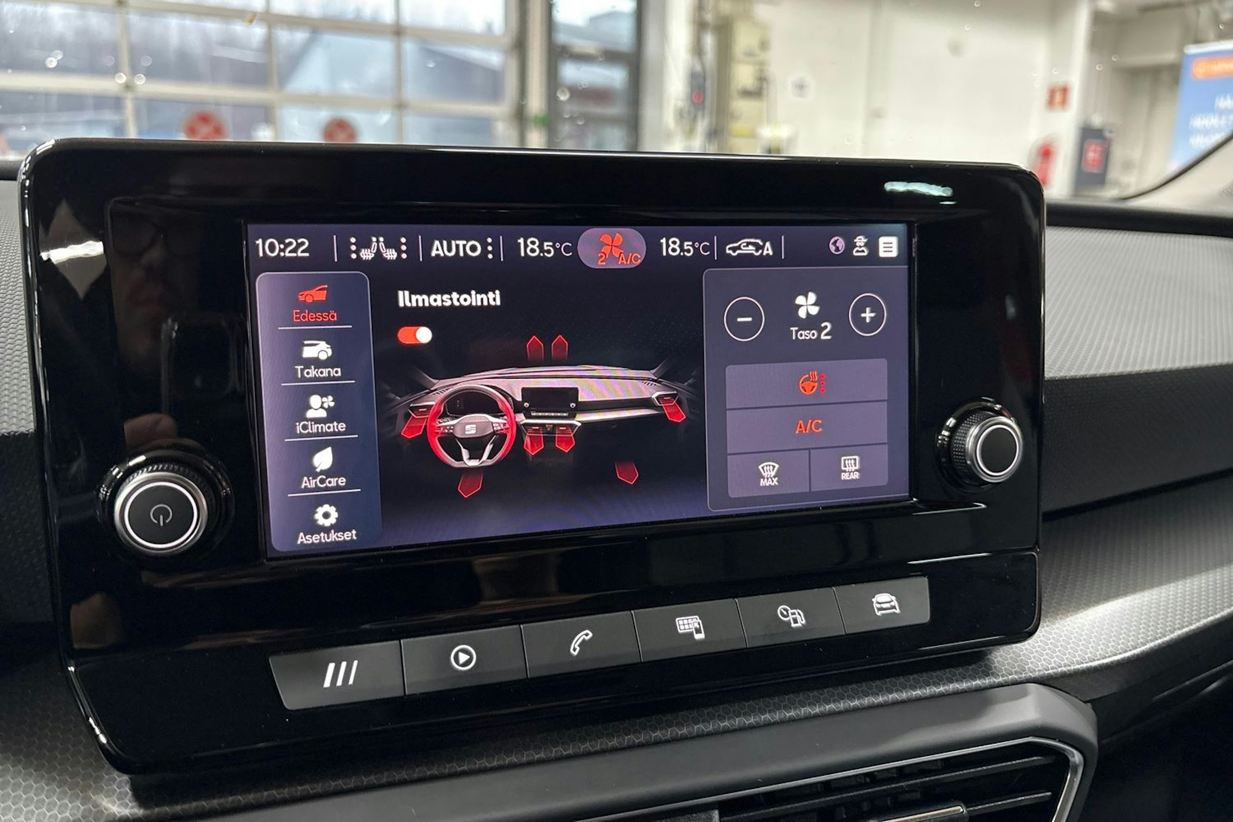 valkoinen SEAT Leon Sportstourer 2023 kuva 22.