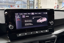 valkoinen SEAT Leon Sportstourer 2023 kuva 23.