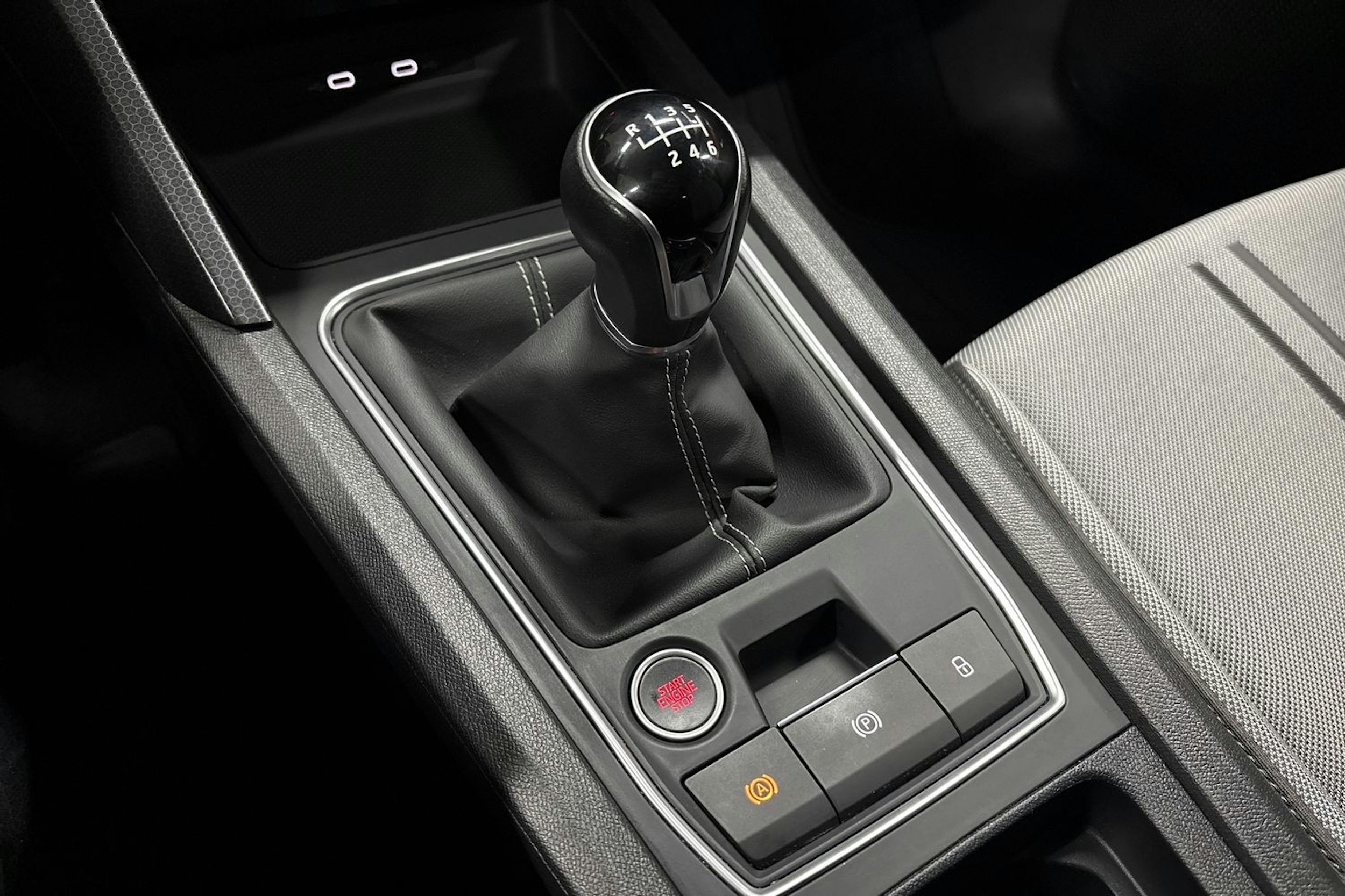 valkoinen SEAT Leon Sportstourer 2023 kuva 25.