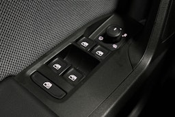 valkoinen SEAT Leon Sportstourer 2023 kuva 27.