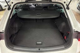 valkoinen SEAT Leon Sportstourer 2023 kuva 28.