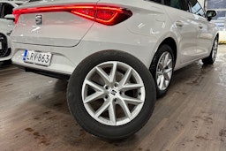 valkoinen SEAT Leon Sportstourer 2023 kuva 29.