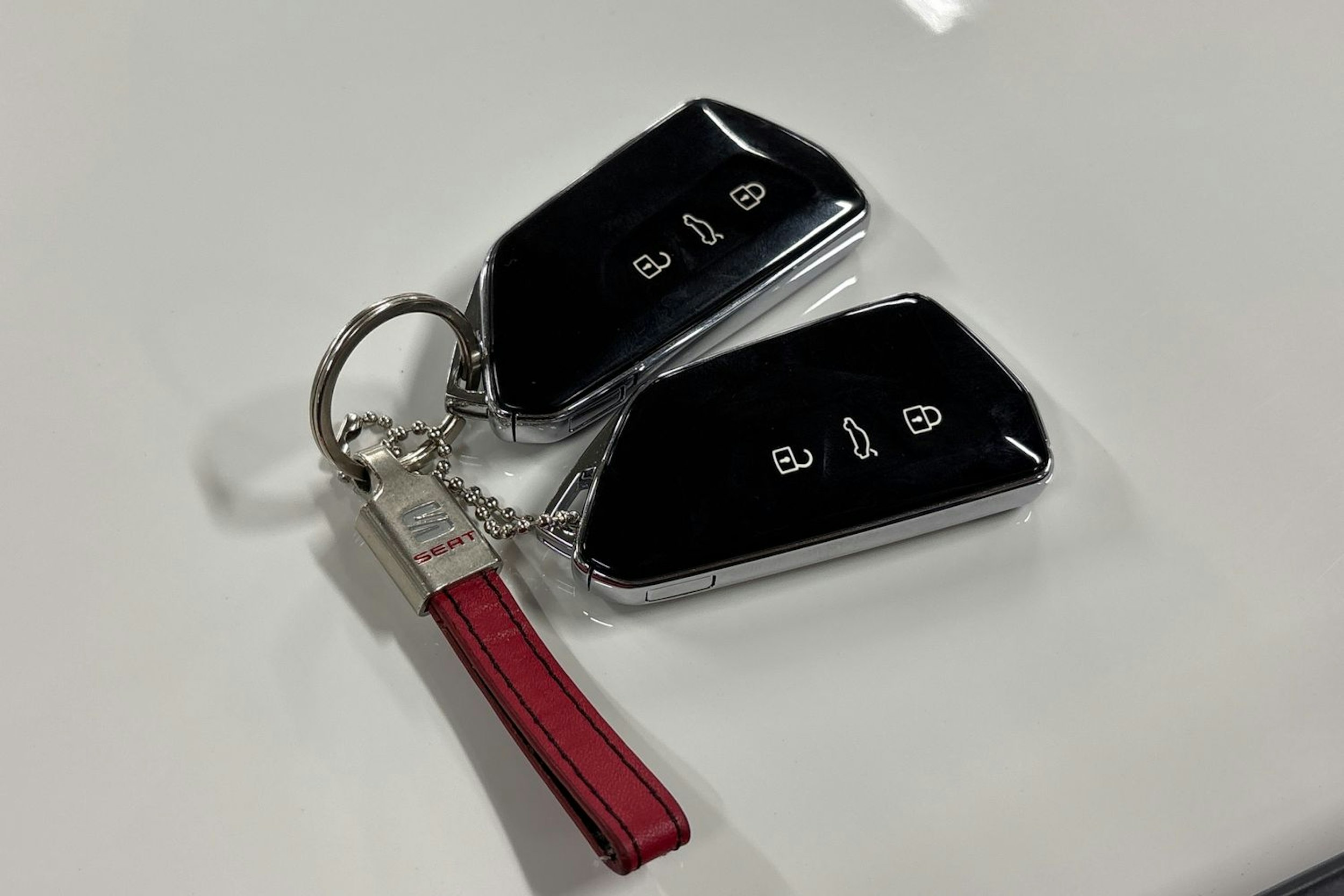 valkoinen SEAT Leon Sportstourer 2023 kuva 31.