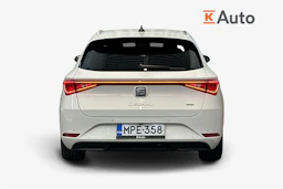 valkoinen SEAT Leon Sportstourer 2023 kuva 3.