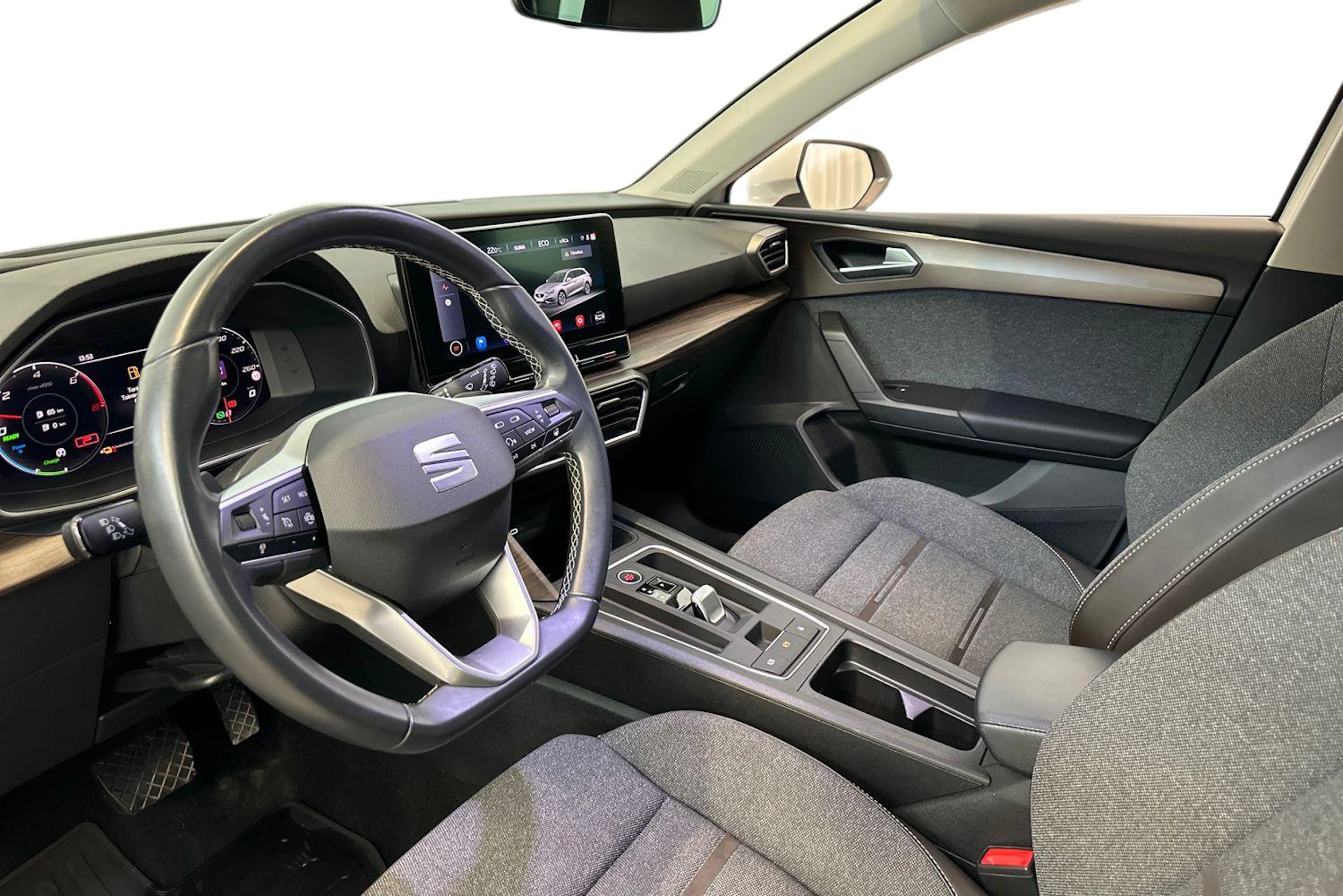 valkoinen SEAT Leon Sportstourer 2023 kuva 6.