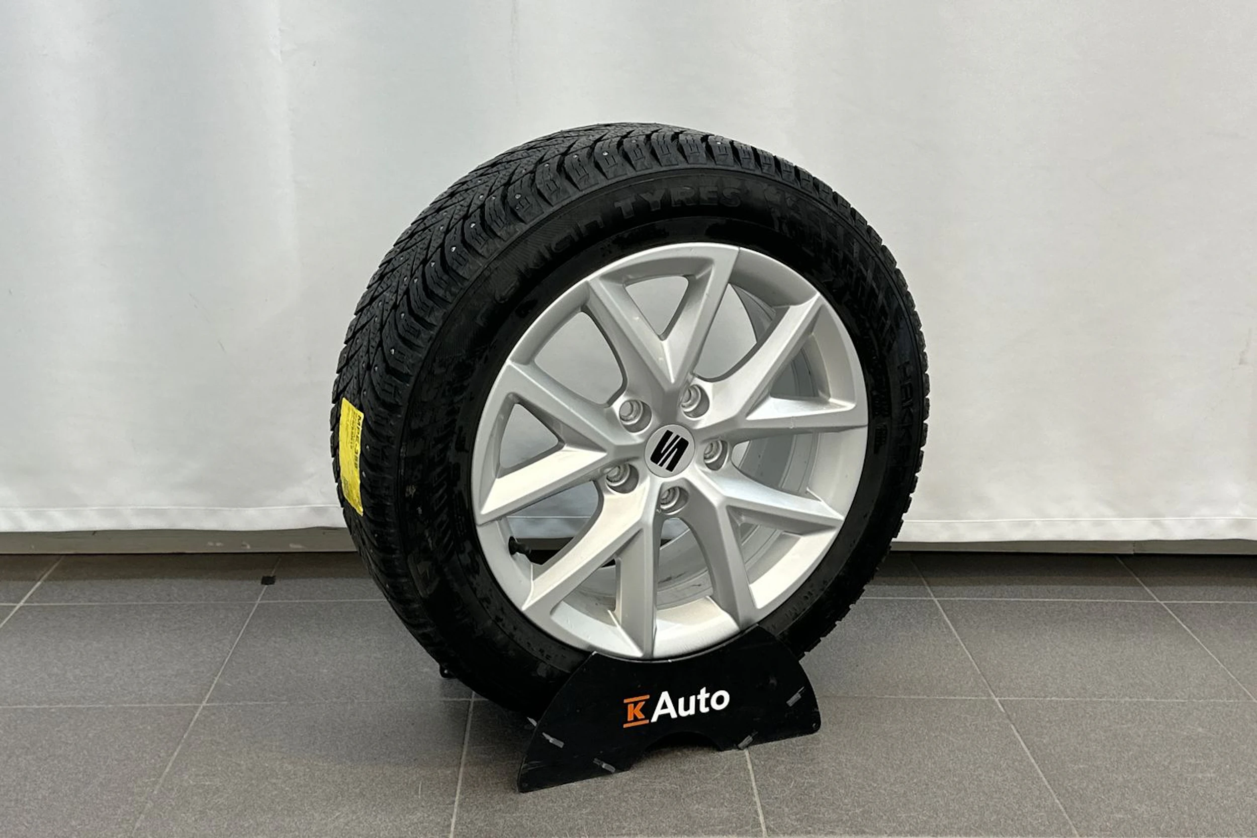 valkoinen SEAT Leon Sportstourer 2023 kuva 11.