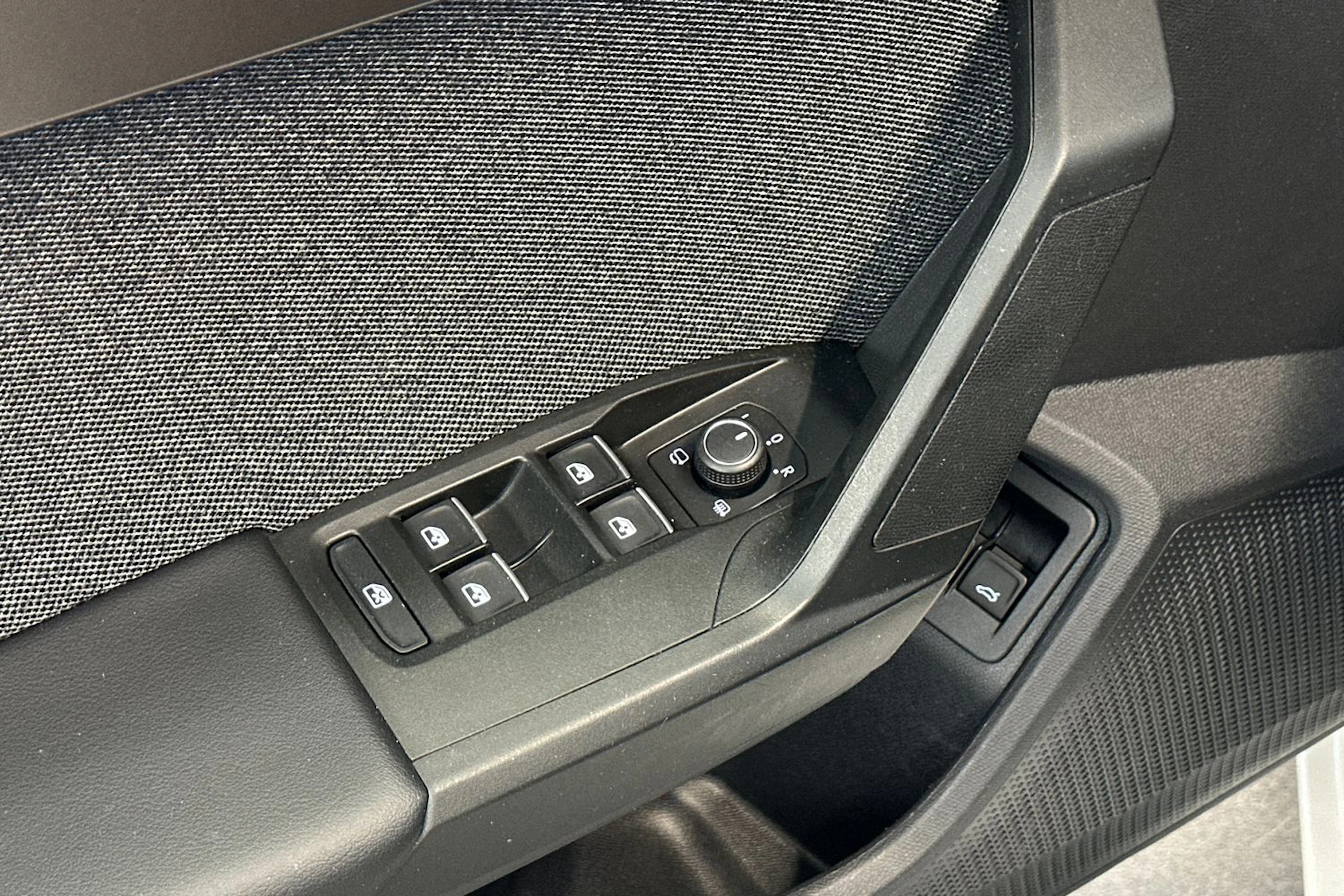 valkoinen SEAT Leon Sportstourer 2023 kuva 17.