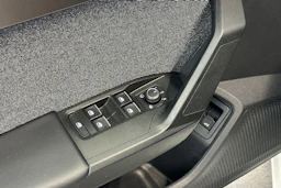 valkoinen SEAT Leon Sportstourer 2023 kuva 17.