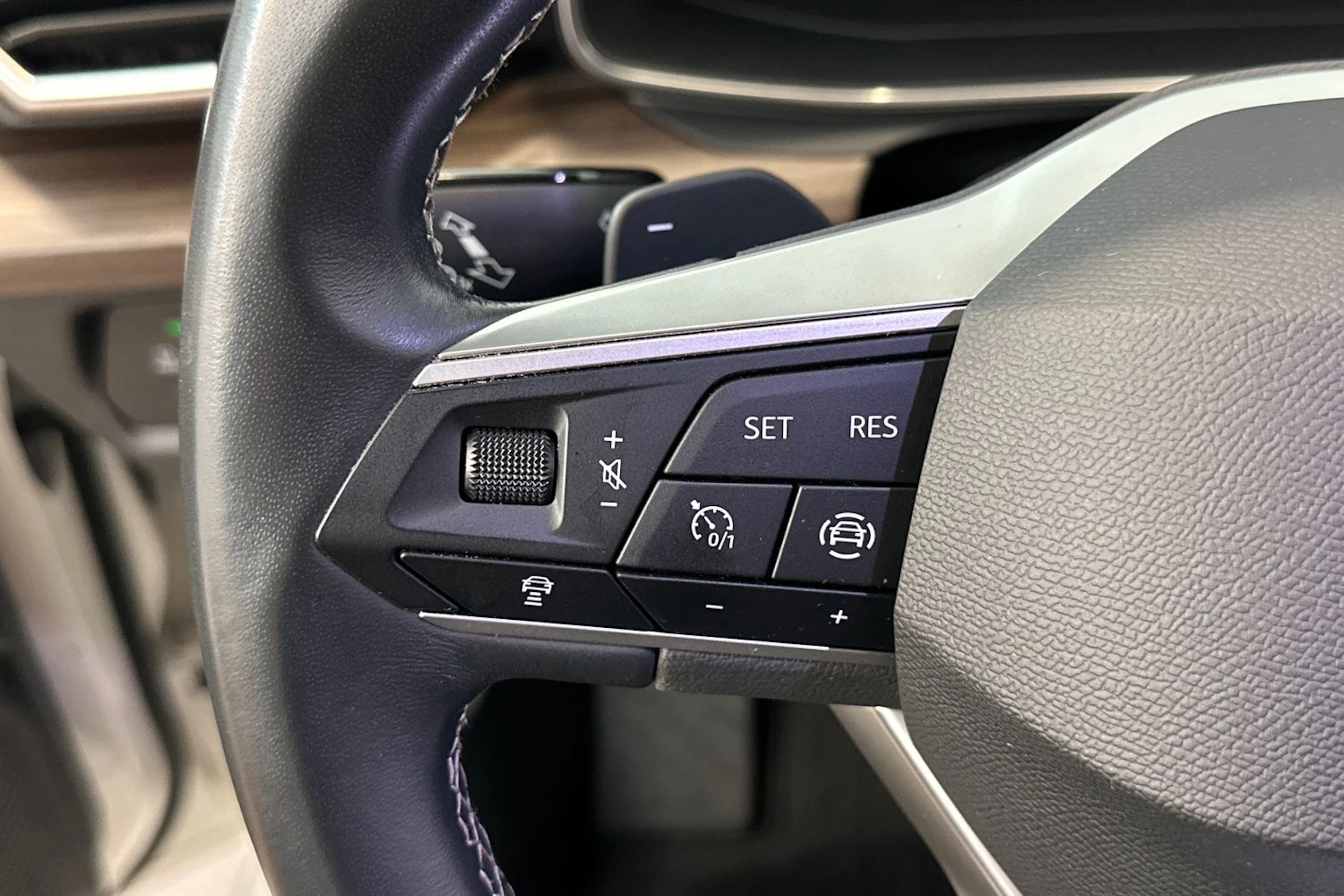 valkoinen SEAT Leon Sportstourer 2023 kuva 19.