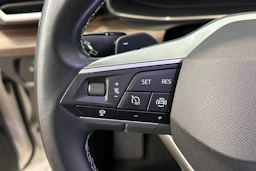 valkoinen SEAT Leon Sportstourer 2023 kuva 19.
