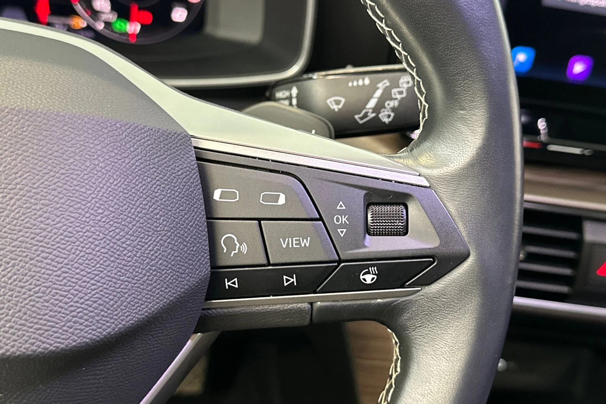 valkoinen SEAT Leon Sportstourer 2023 kuva 20.