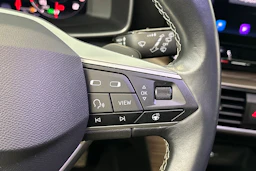 valkoinen SEAT Leon Sportstourer 2023 kuva 20.