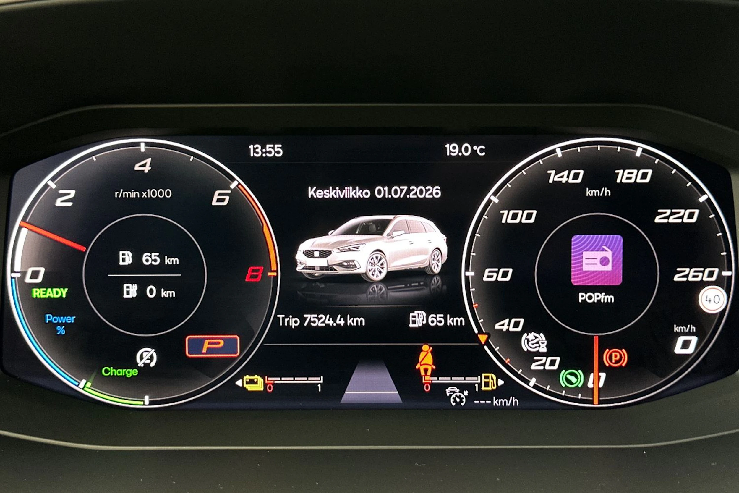 valkoinen SEAT Leon Sportstourer 2023 kuva 21.