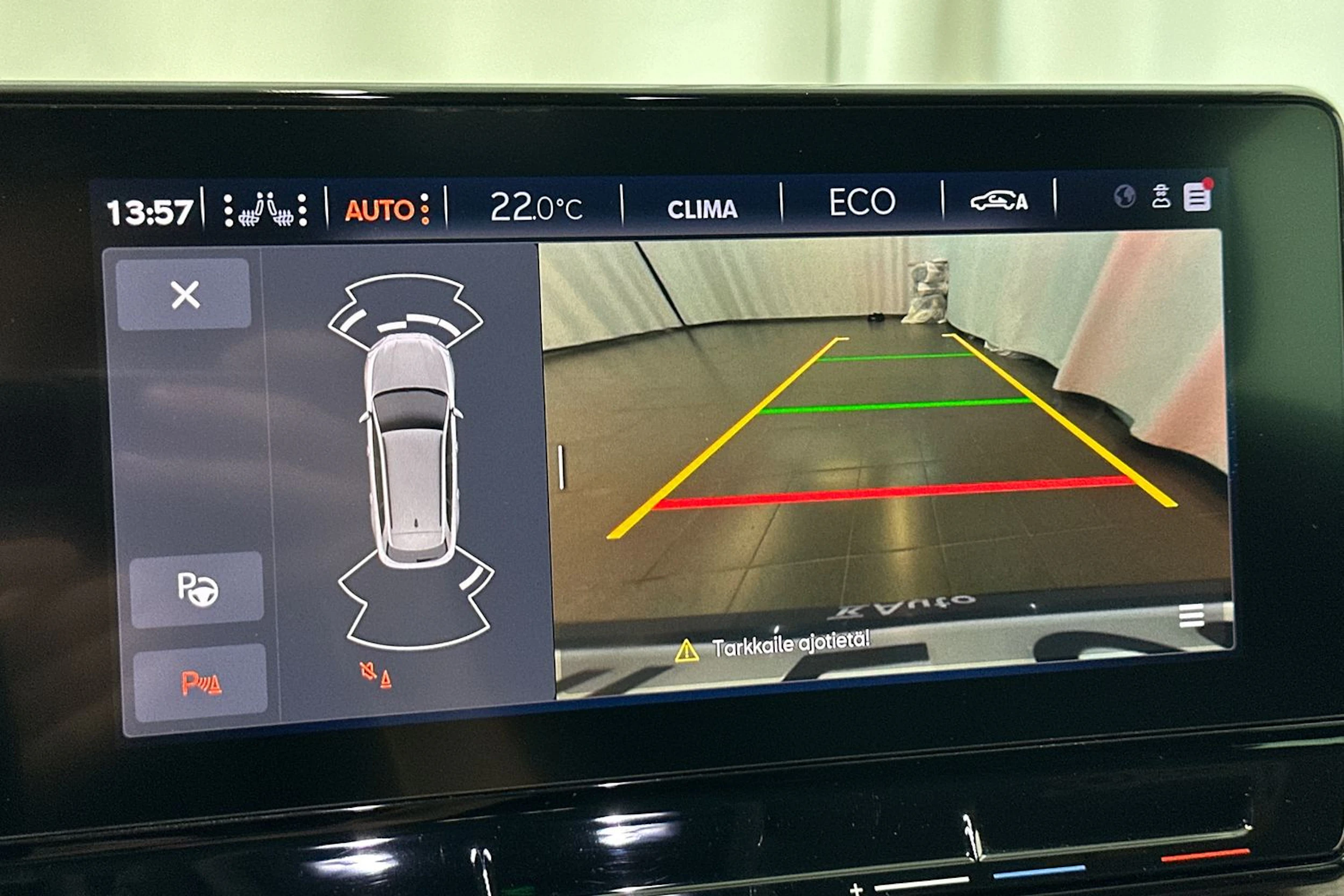 valkoinen SEAT Leon Sportstourer 2023 kuva 26.