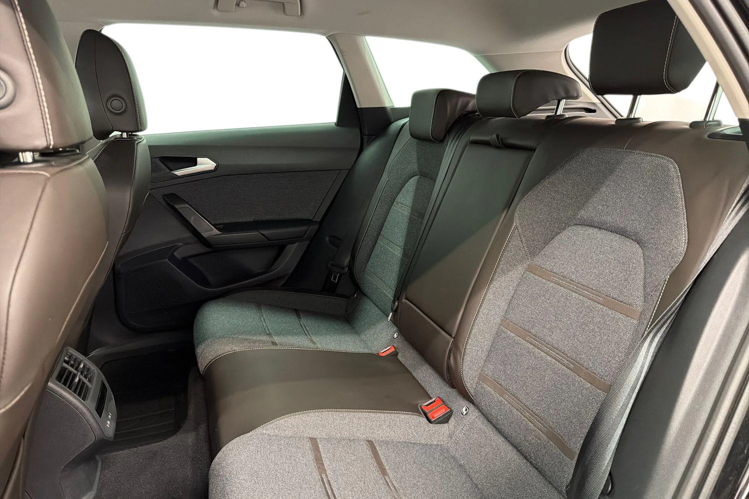 musta SEAT Leon Sportstourer 2023 kuva 8.