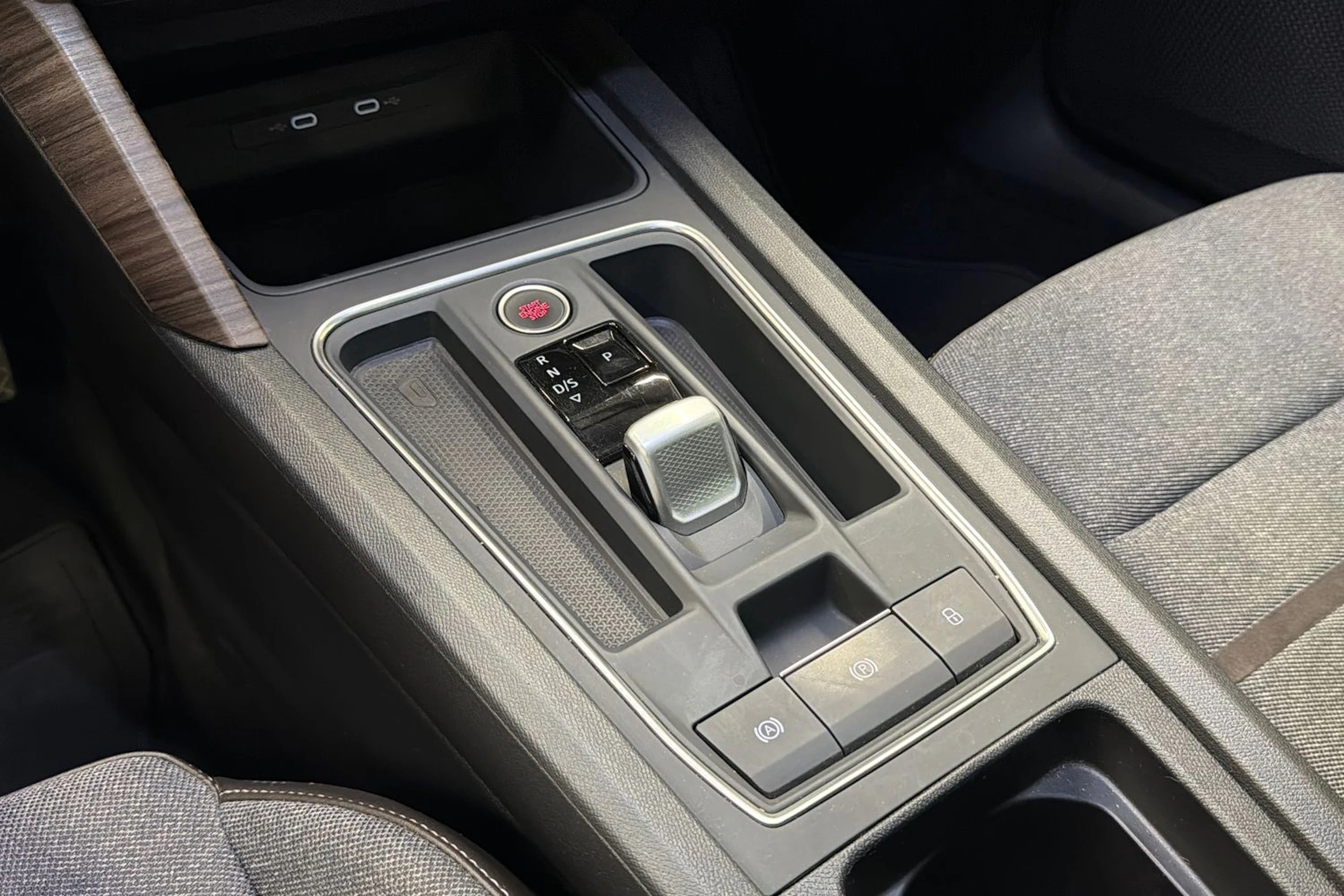 musta SEAT Leon Sportstourer 2023 kuva 27.