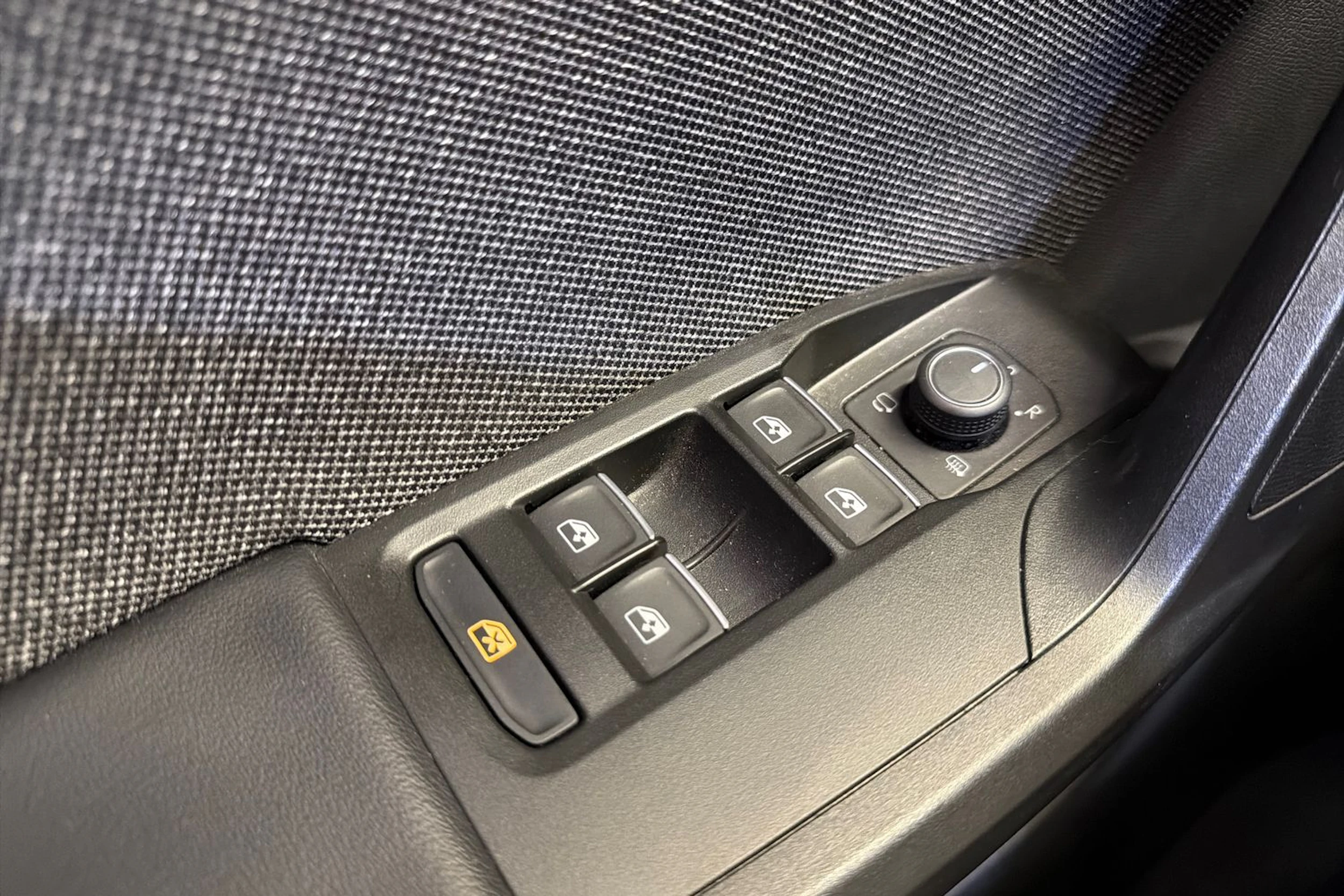 musta SEAT Leon Sportstourer 2023 kuva 28.