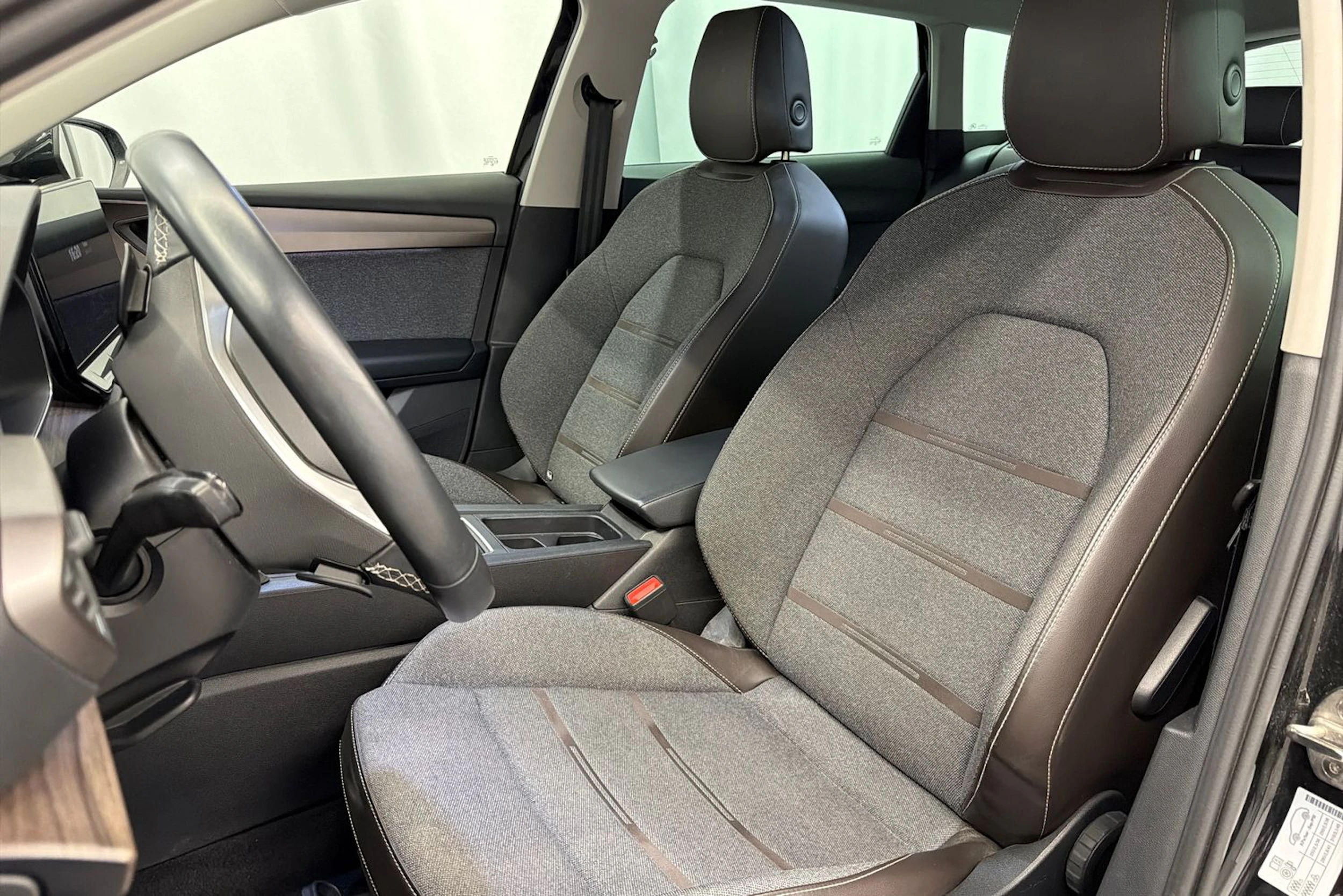 musta SEAT Leon Sportstourer 2023 kuva 29.