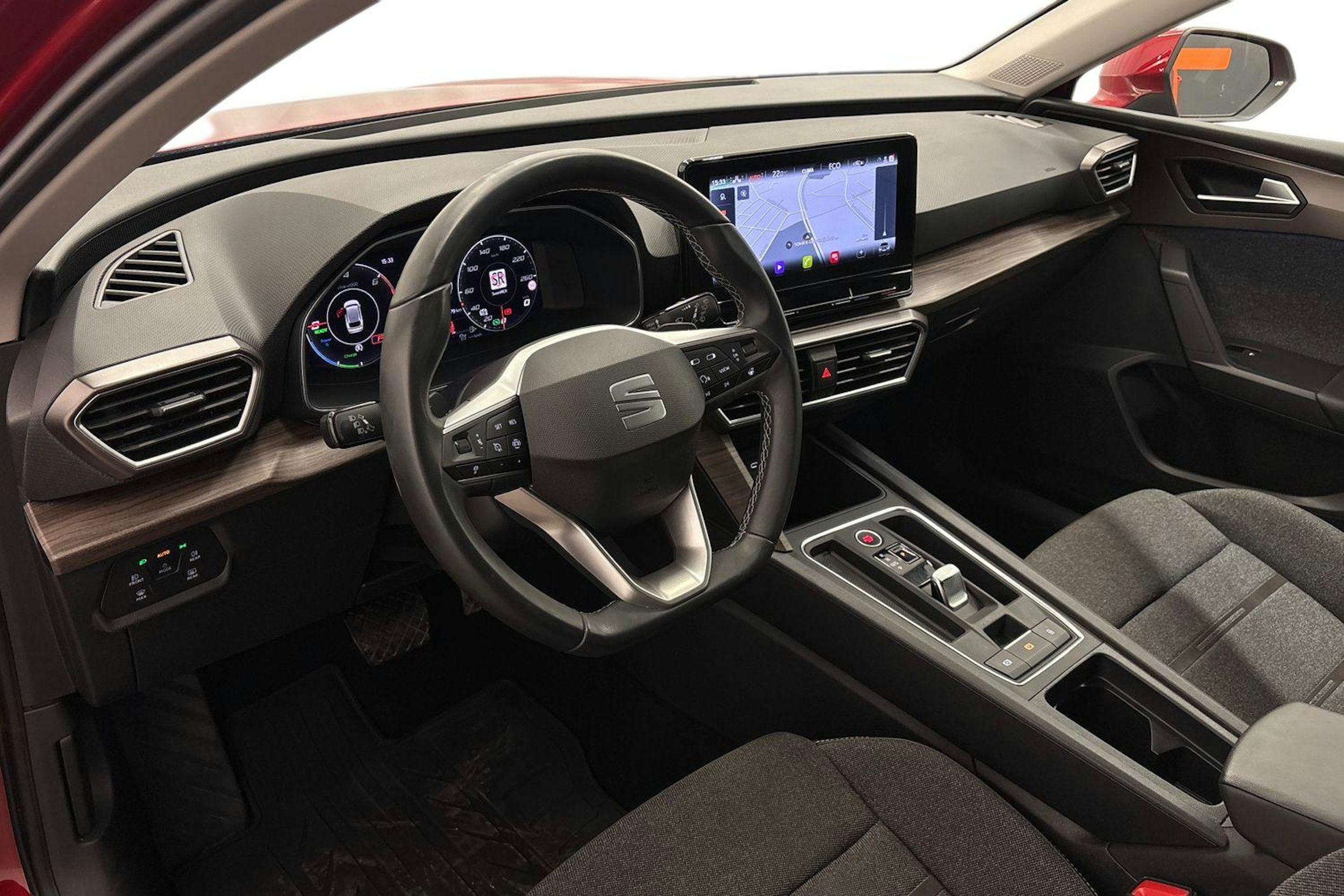 punainen SEAT Leon Sportstourer 2023 kuva 7.