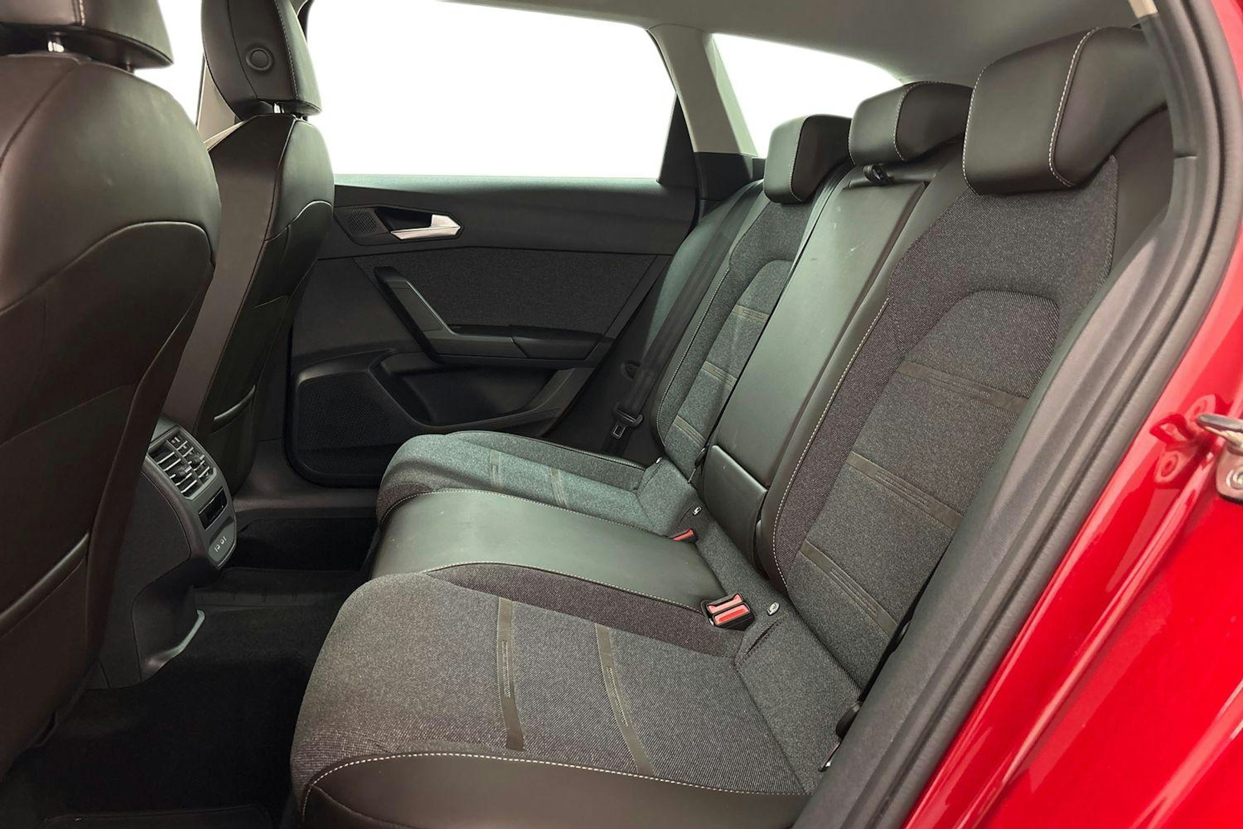 punainen SEAT Leon Sportstourer 2023 kuva 10.