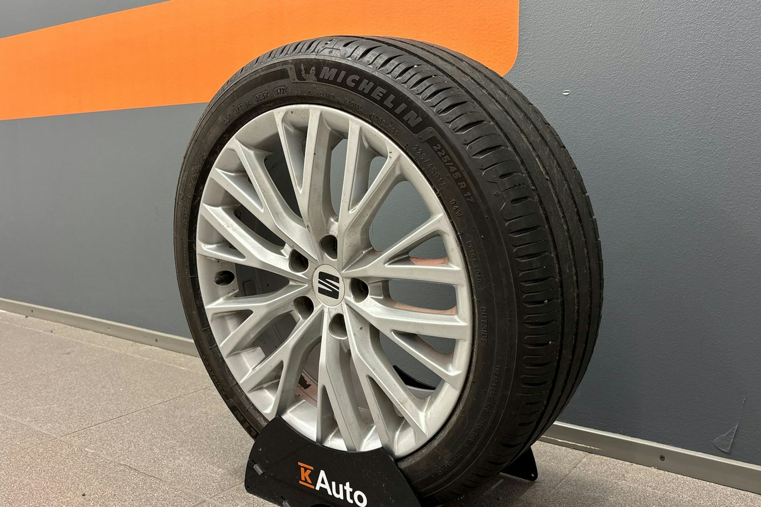 punainen SEAT Leon Sportstourer 2023 kuva 13.